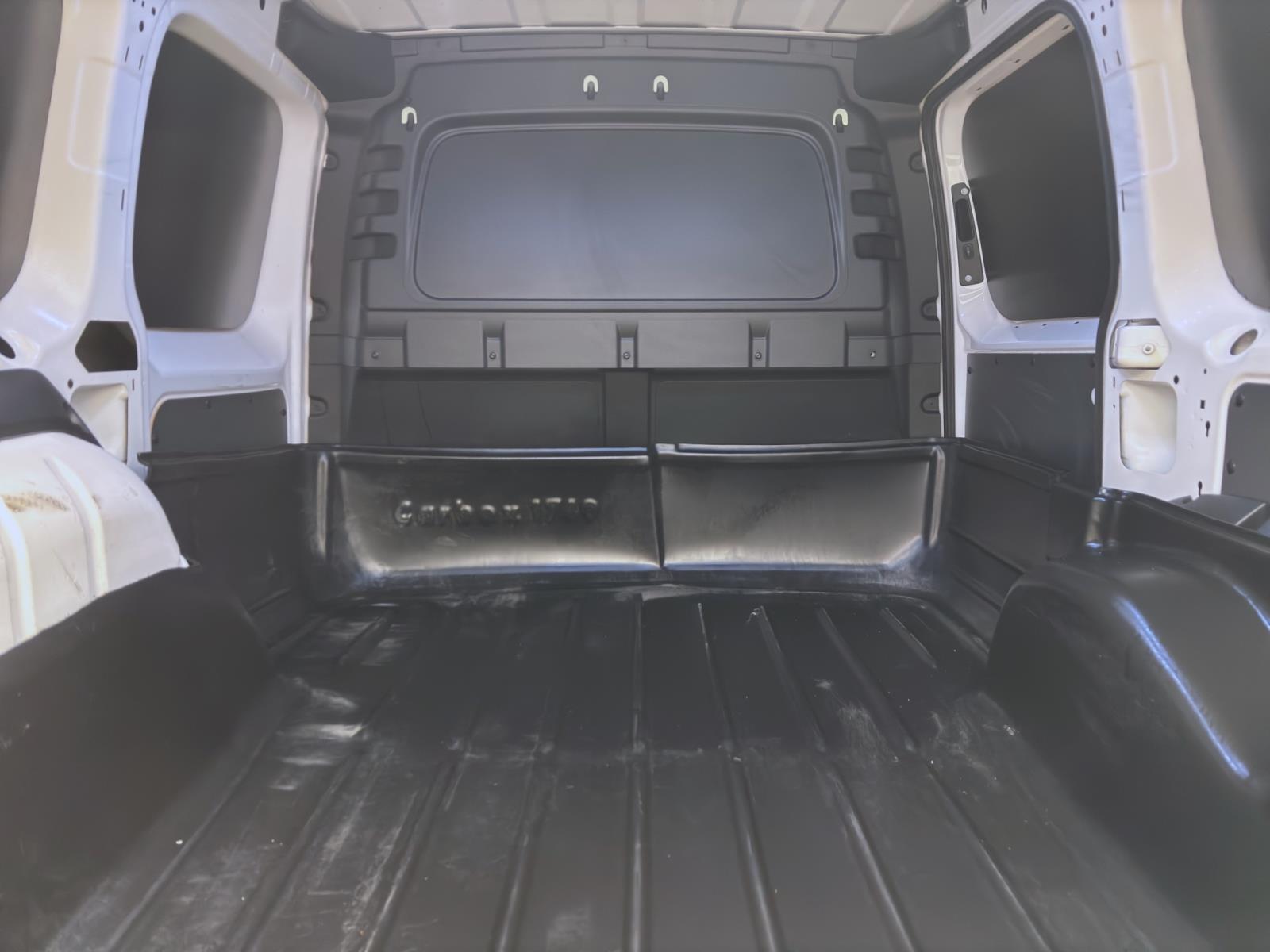 Bild 3: Volkswagen Caddy Cargo 2.0 TDI SITZHZG GRA PDC DAB+