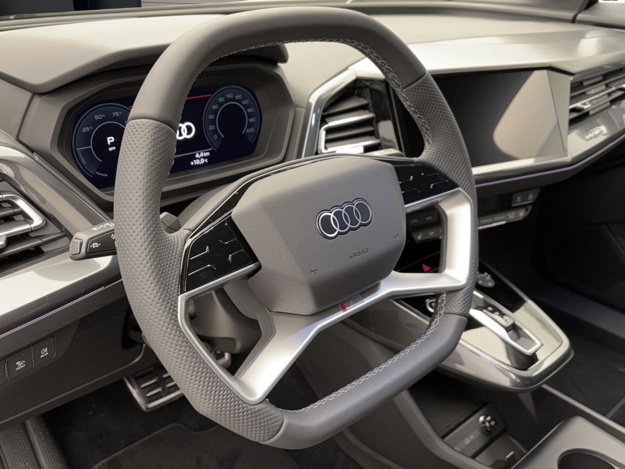 Audi Q4 e-tron Sportback (F4N)(06.2021- ) 50 quattro basis