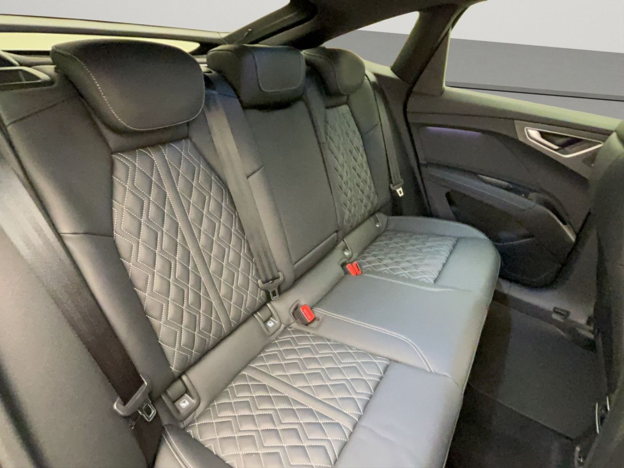 Audi Q4 e-tron Sportback (F4N)(06.2021- ) 50 quattro basis
