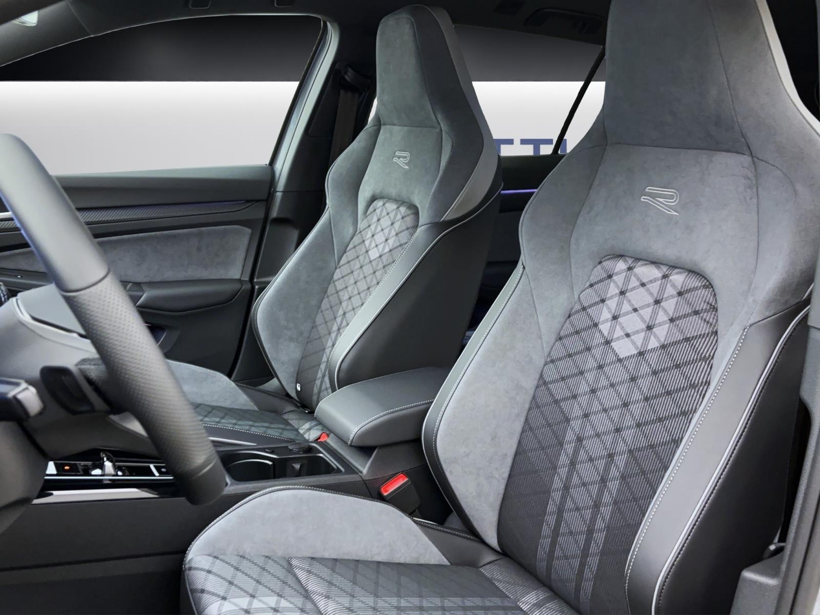 Volkswagen Golf Variant VIII R-Line1.5 eTSI DSG