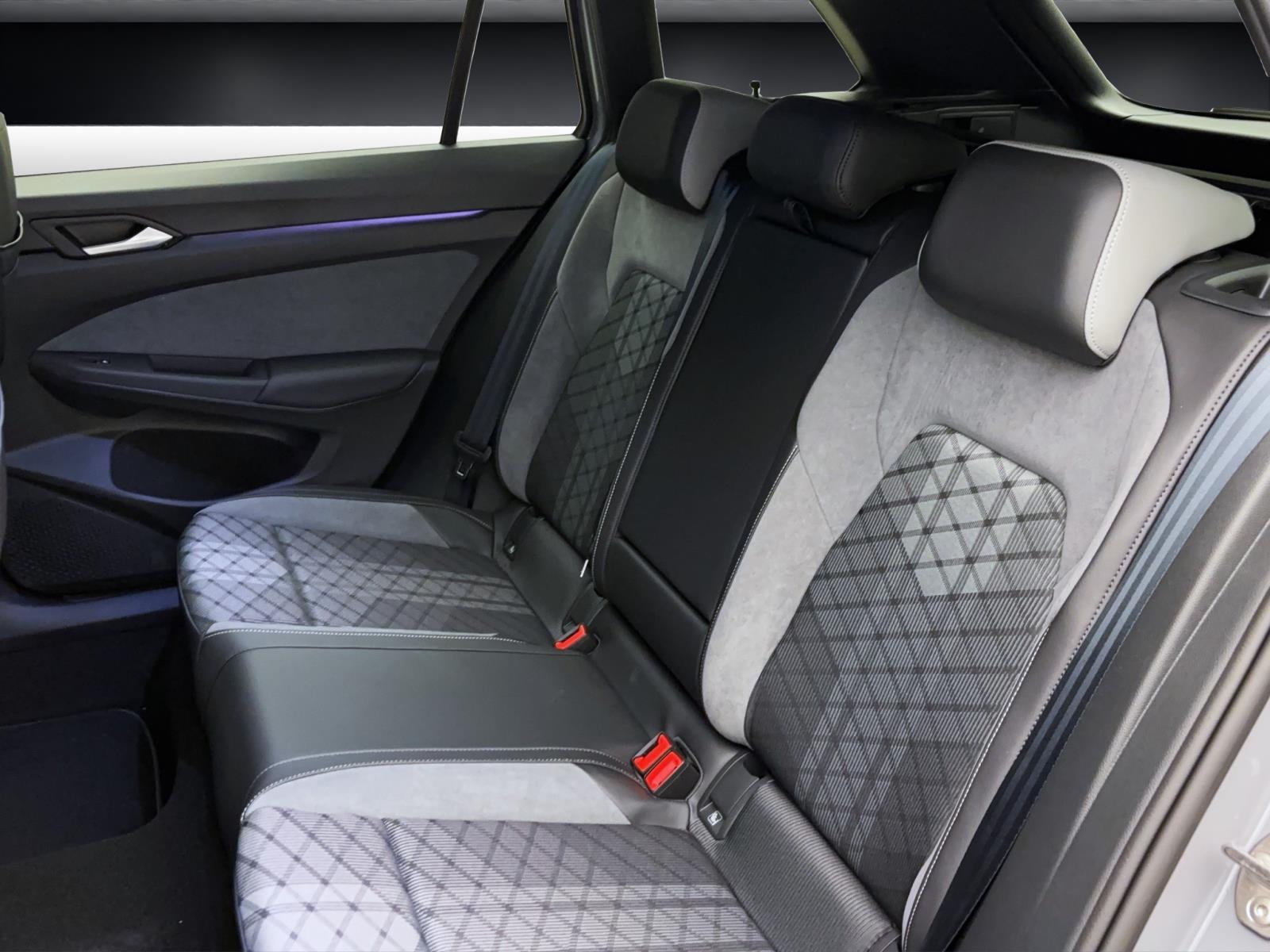 Volkswagen Golf Variant VIII R-Line1.5 eTSI DSG