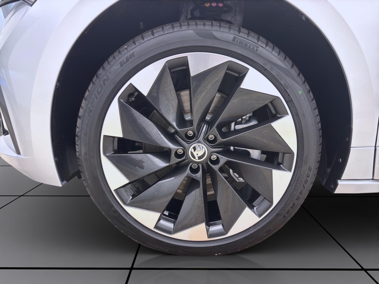 Skoda ENYAQ iV 85 SPORTLINE AHK PANO 21 WÄRMEP. NAV KAM MATRIX