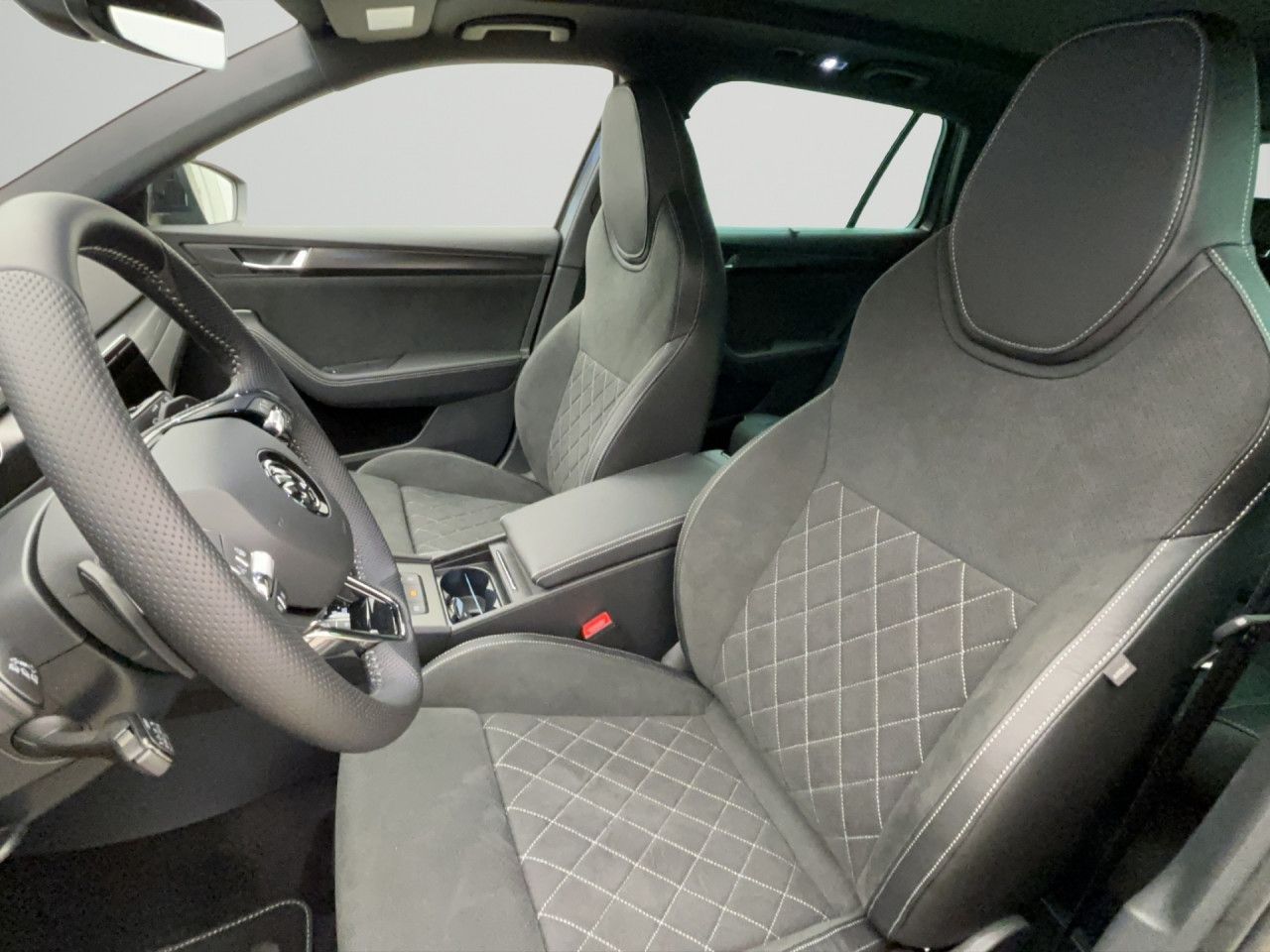 Skoda Superb COMBI SPORTLINE AHK MATRIX STANDH PANO NAVI VOLL!!!