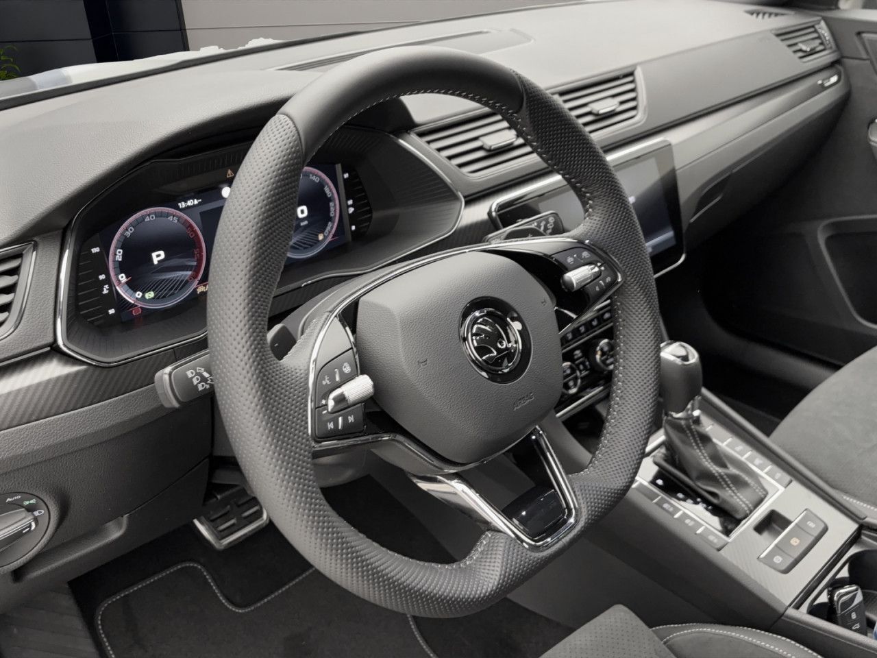 Skoda Superb COMBI SPORTLINE AHK MATRIX STANDH PANO NAVI VOLL!!!