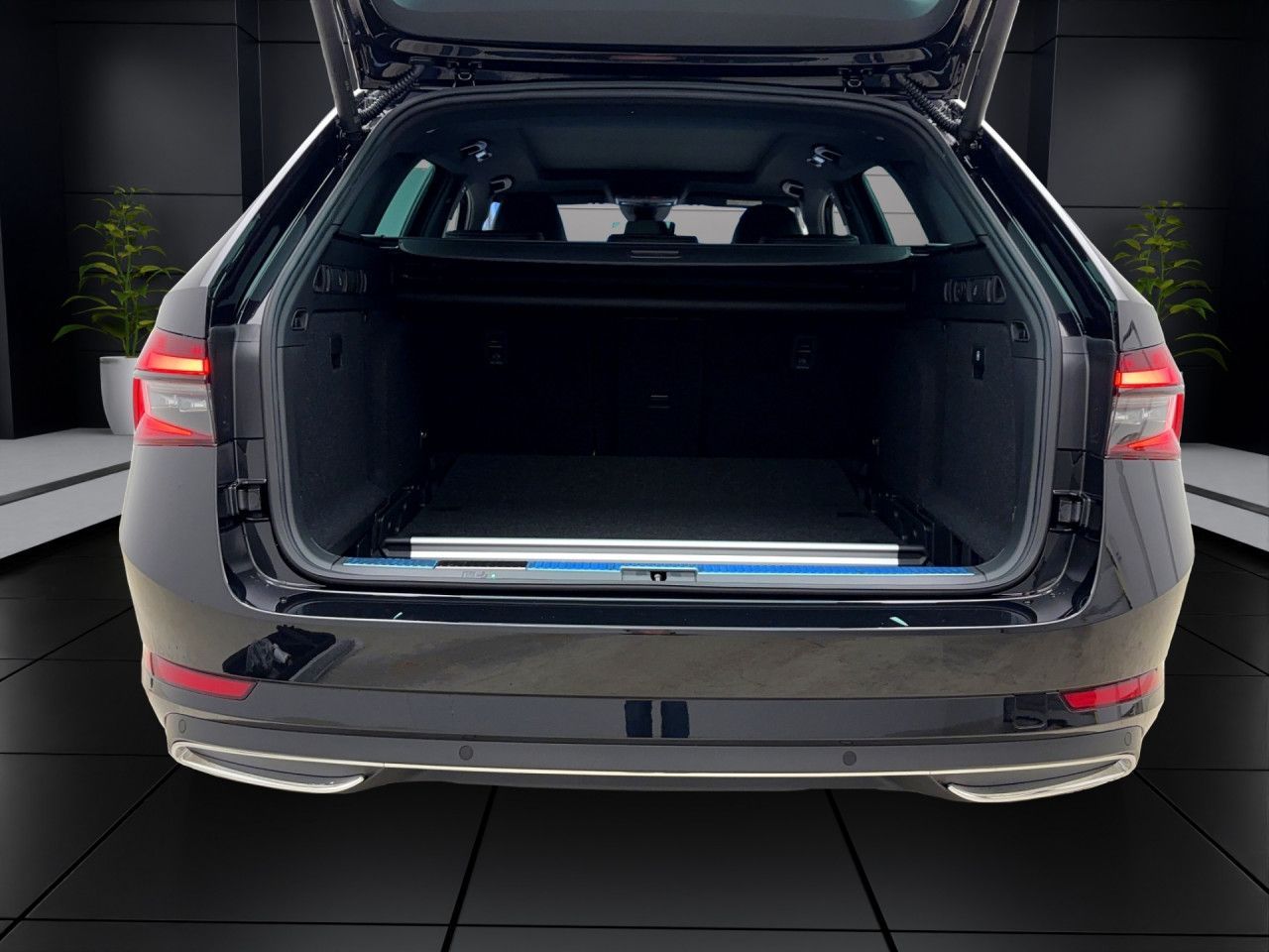 Skoda Superb COMBI SPORTLINE AHK MATRIX STANDH PANO NAVI VOLL!!!