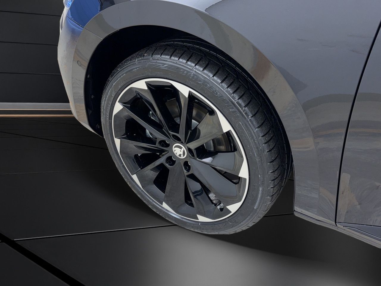 Skoda Superb COMBI SPORTLINE AHK MATRIX STANDH PANO NAVI VOLL!!!