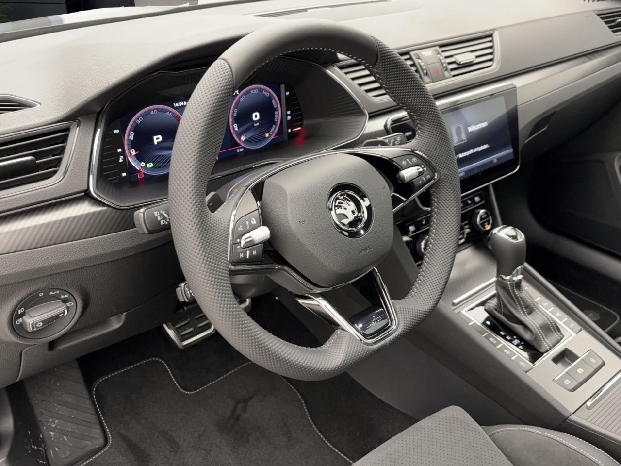 Skoda Superb COMBI SPORTLINE AHK MATRIX STANDH PANO NAVI VOLL!!!