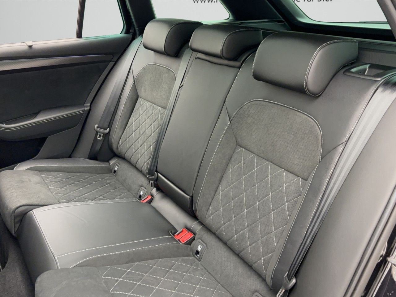 Skoda Superb COMBI SPORTLINE AHK MATRIX STANDH PANO NAVI VOLL!!!