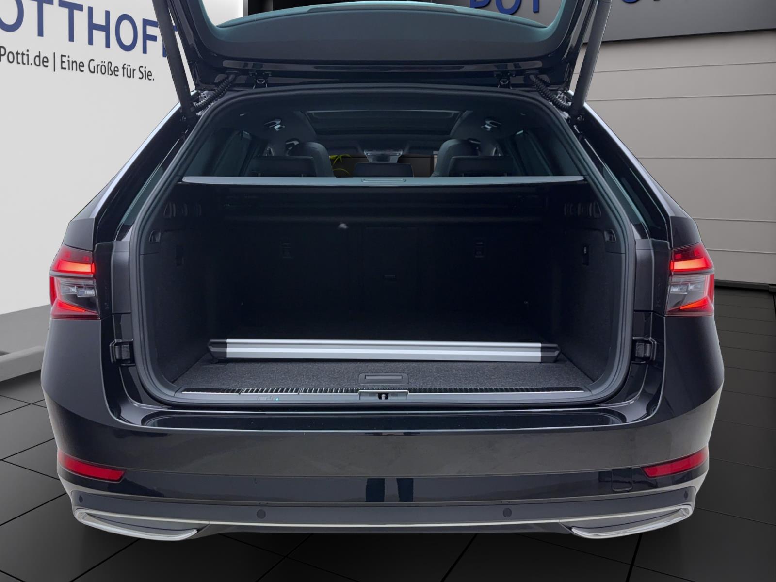 Skoda Superb COMBI SPORTLINE AHK STANDH PANO 360°-KAM MATRIX VOLL!!!