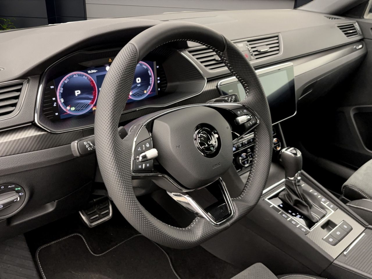 Skoda Superb COMBI SPORTLINE AHK MATRIX STANDH PANO NAVI VOLL!!!