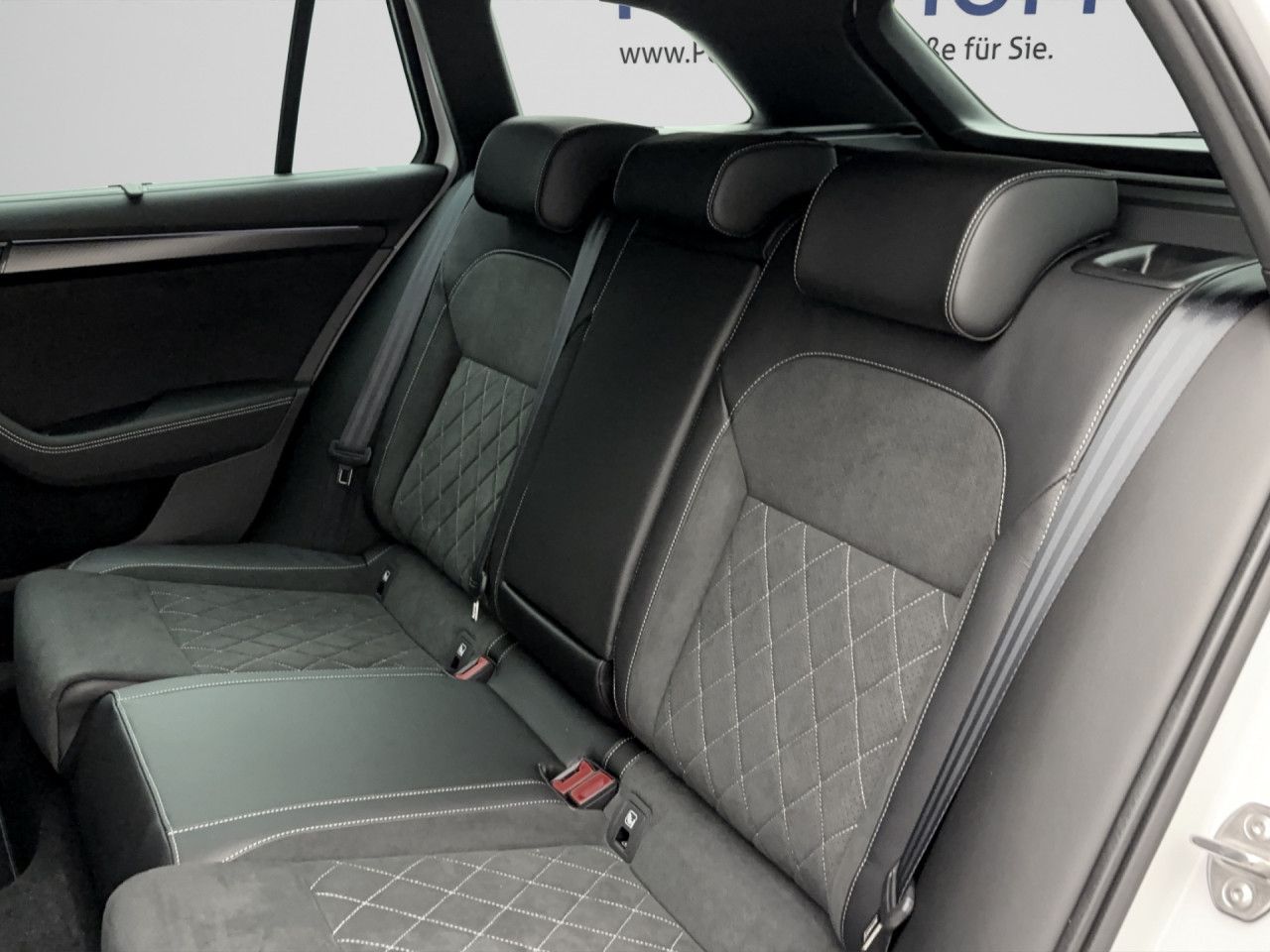 Skoda Superb COMBI SPORTLINE AHK MATRIX STANDH PANO NAVI VOLL!!!
