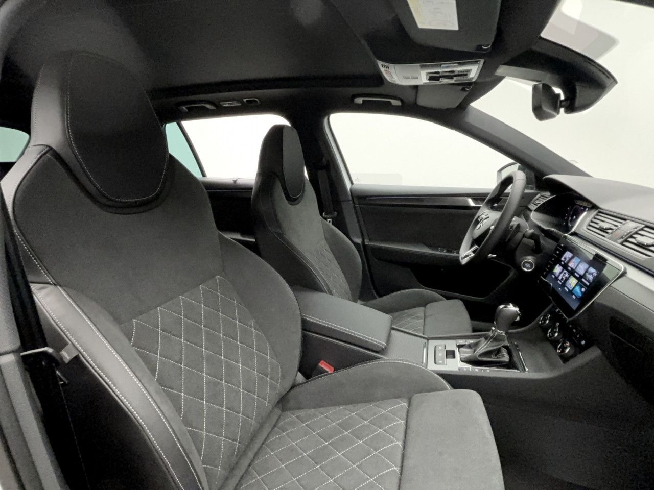 Skoda Superb COMBI SPORTLINE AHK MATRIX STANDH PANO NAVI VOLL!!!