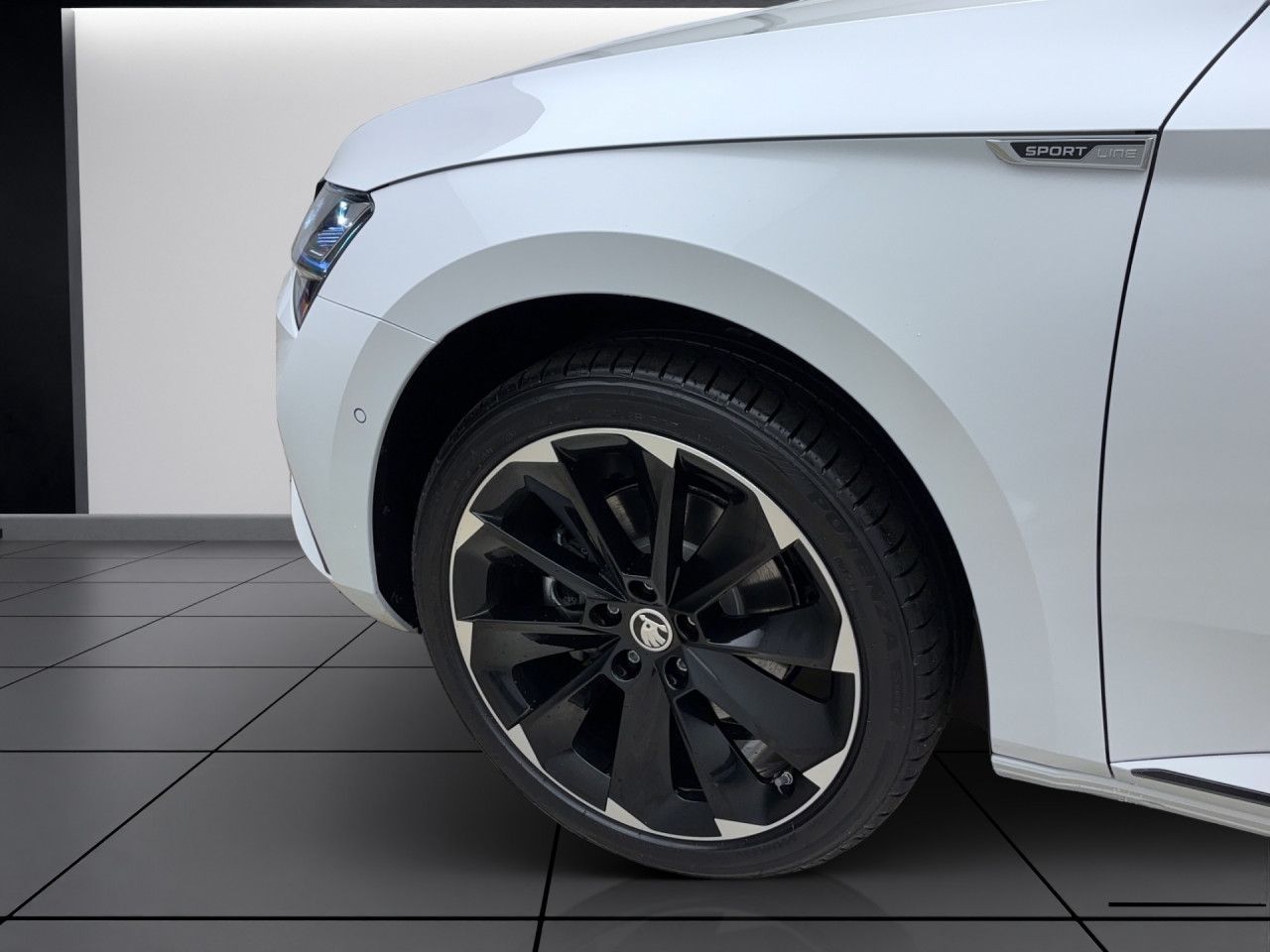 Skoda Superb COMBI SPORTLINE AHK STANDH PANO 360°-KAM MATRIX VOLL!!!