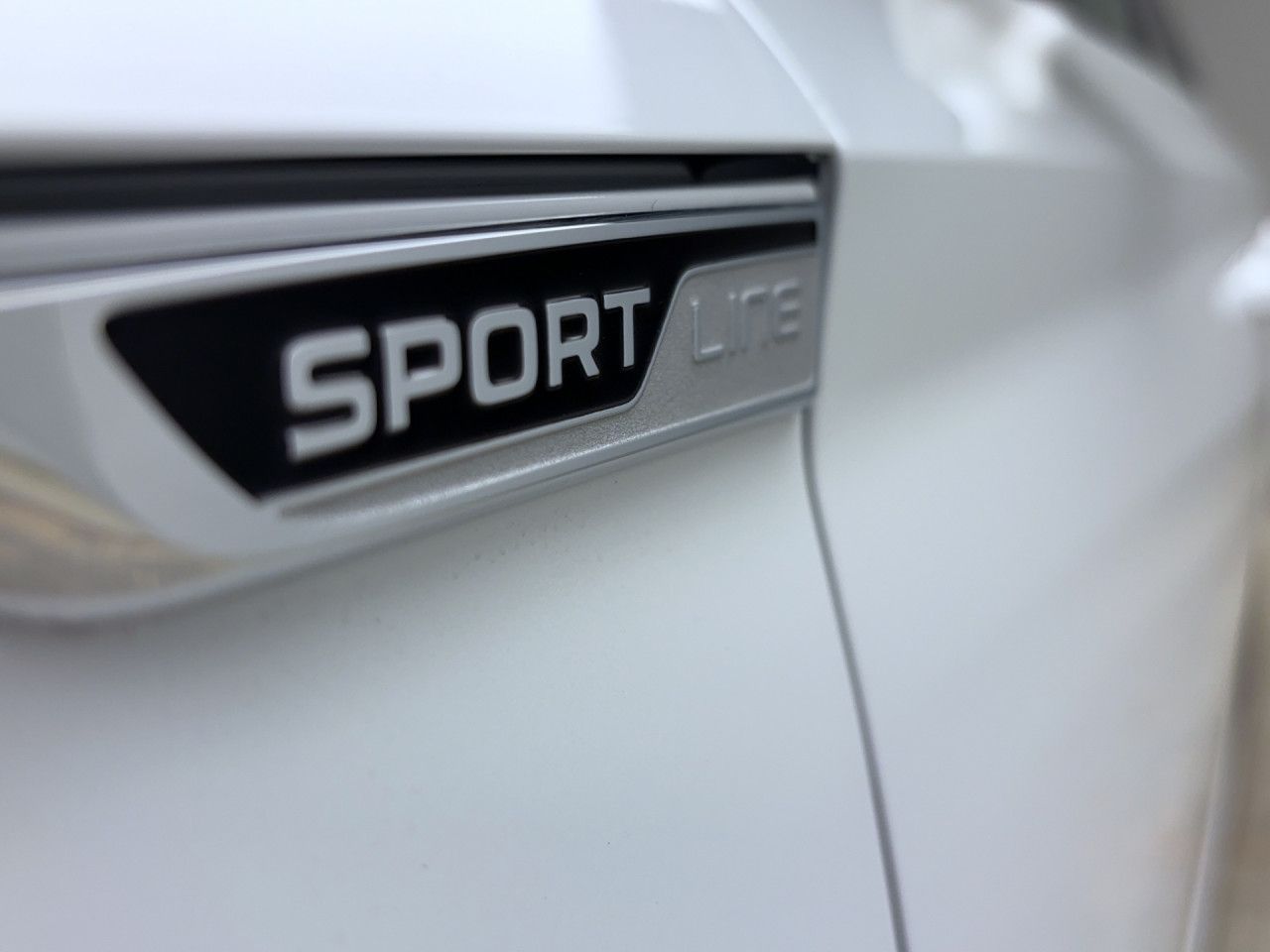 Skoda Superb COMBI SPORTLINE AHK STANDH PANO 360°-KAM MATRIX VOLL!!!