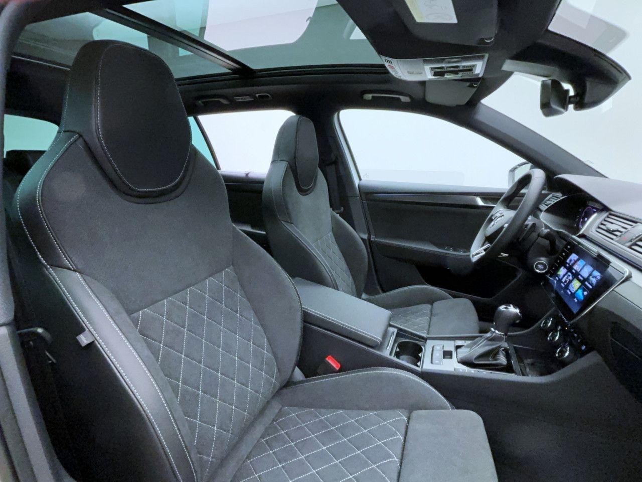 Skoda Superb COMBI SPORTLINE AHK STANDH PANO 360°-KAM MATRIX VOLL!!!
