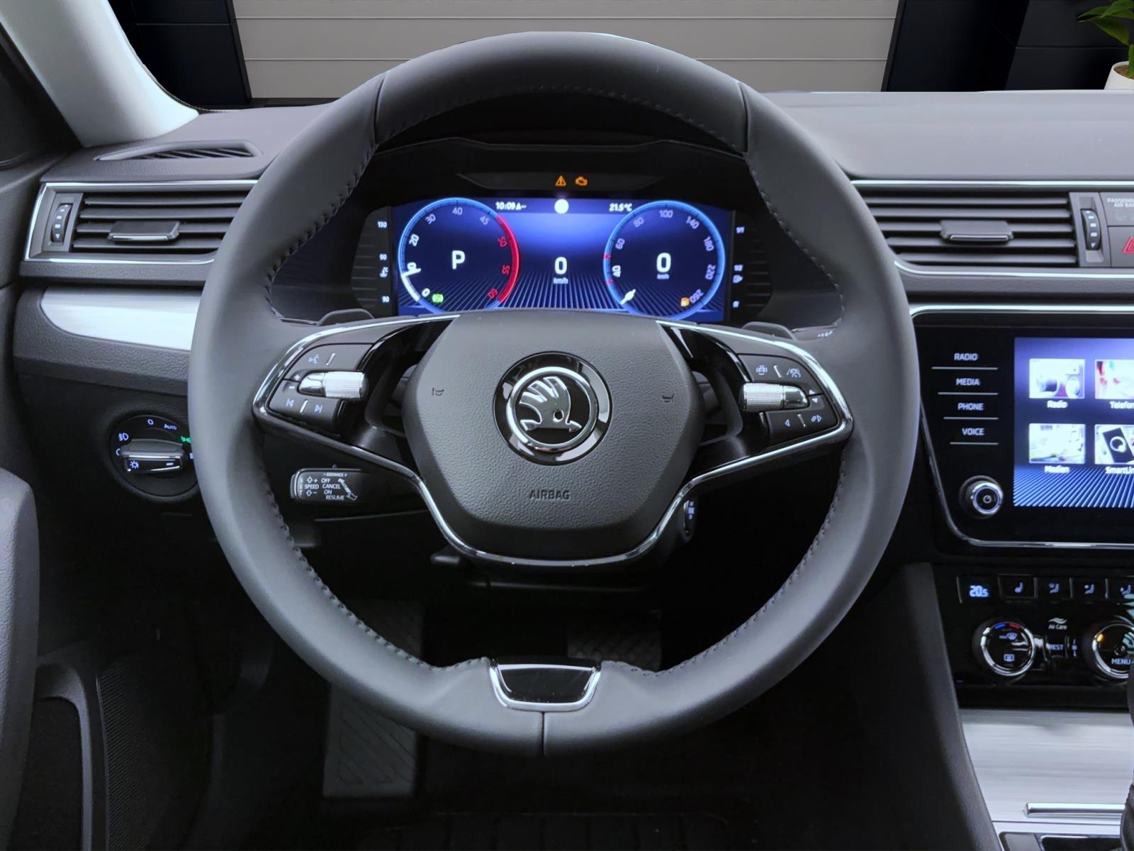 Skoda Superb COMBI AMBITION DSG AHK NAV LED KAM PDC SMARTLINK