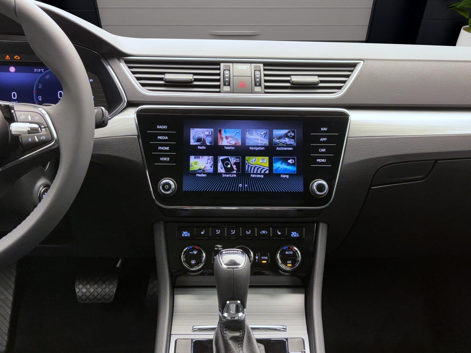 Skoda Superb COMBI AMBITION DSG AHK NAV LED KAM PDC SMARTLINK