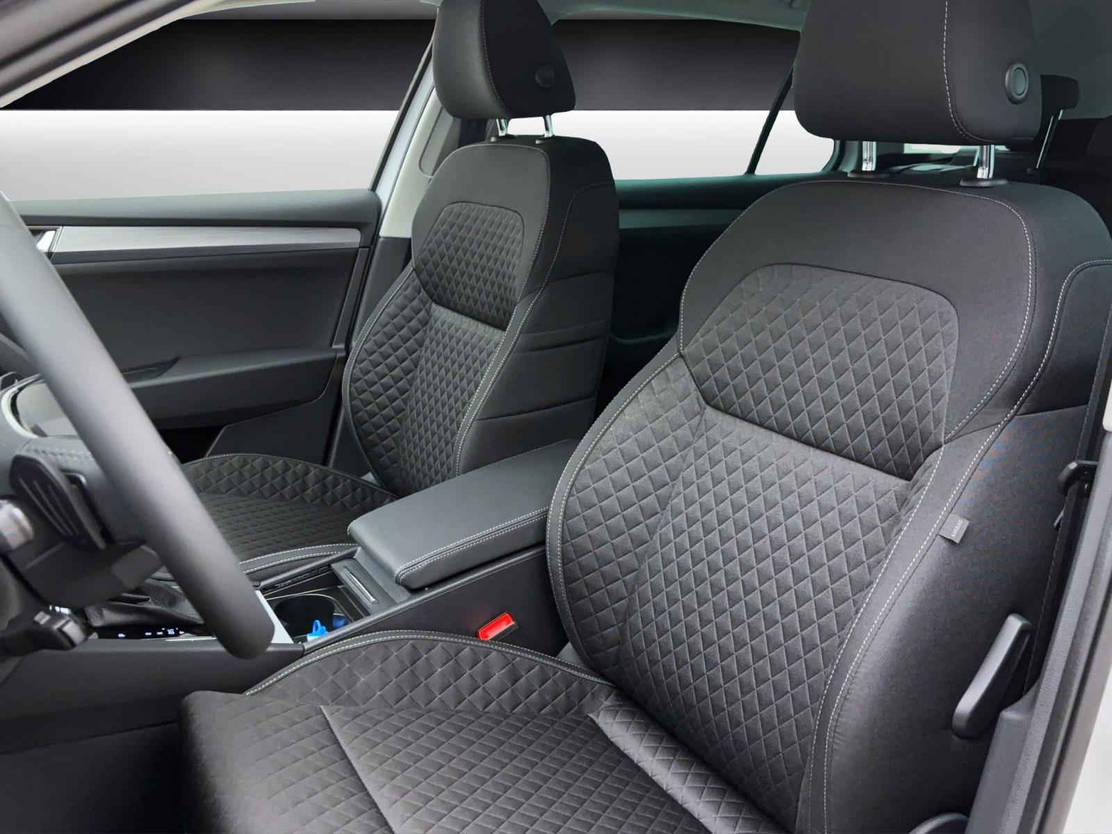 Skoda Superb COMBI AMBITION DSG AHK NAV LED KAM PDC SMARTLINK