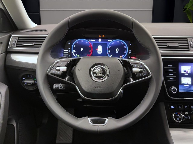 Skoda Superb COMBI AMBITION DSG AHK NAV LED KAM PDC SMARTLINK