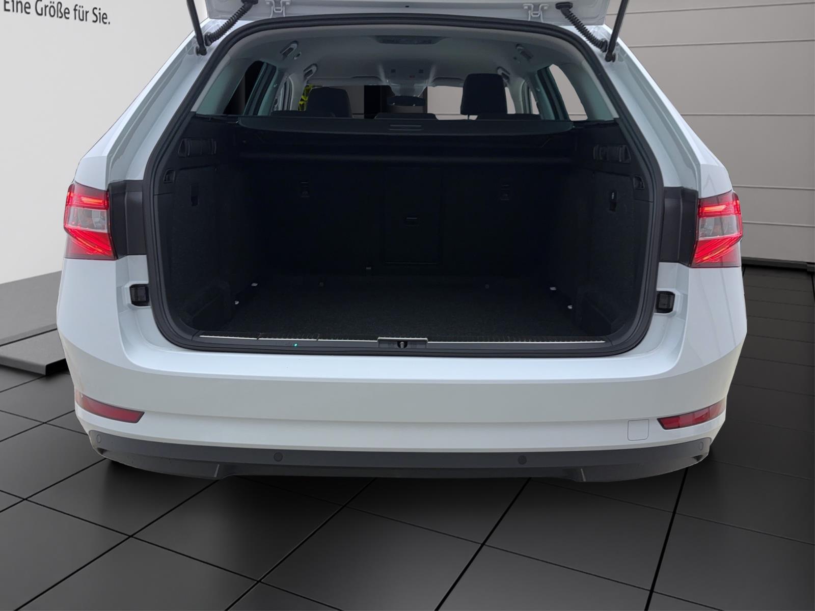 Skoda Superb COMBI AMBITIONDSG AHK NAV LED KAM PDC SMARTLINK
