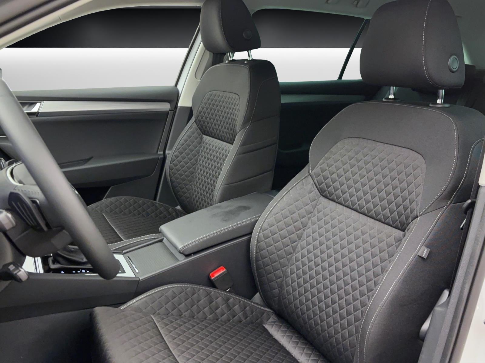 Skoda Superb COMBI AMBITIONDSG AHK NAV LED KAM PDC SMARTLINK