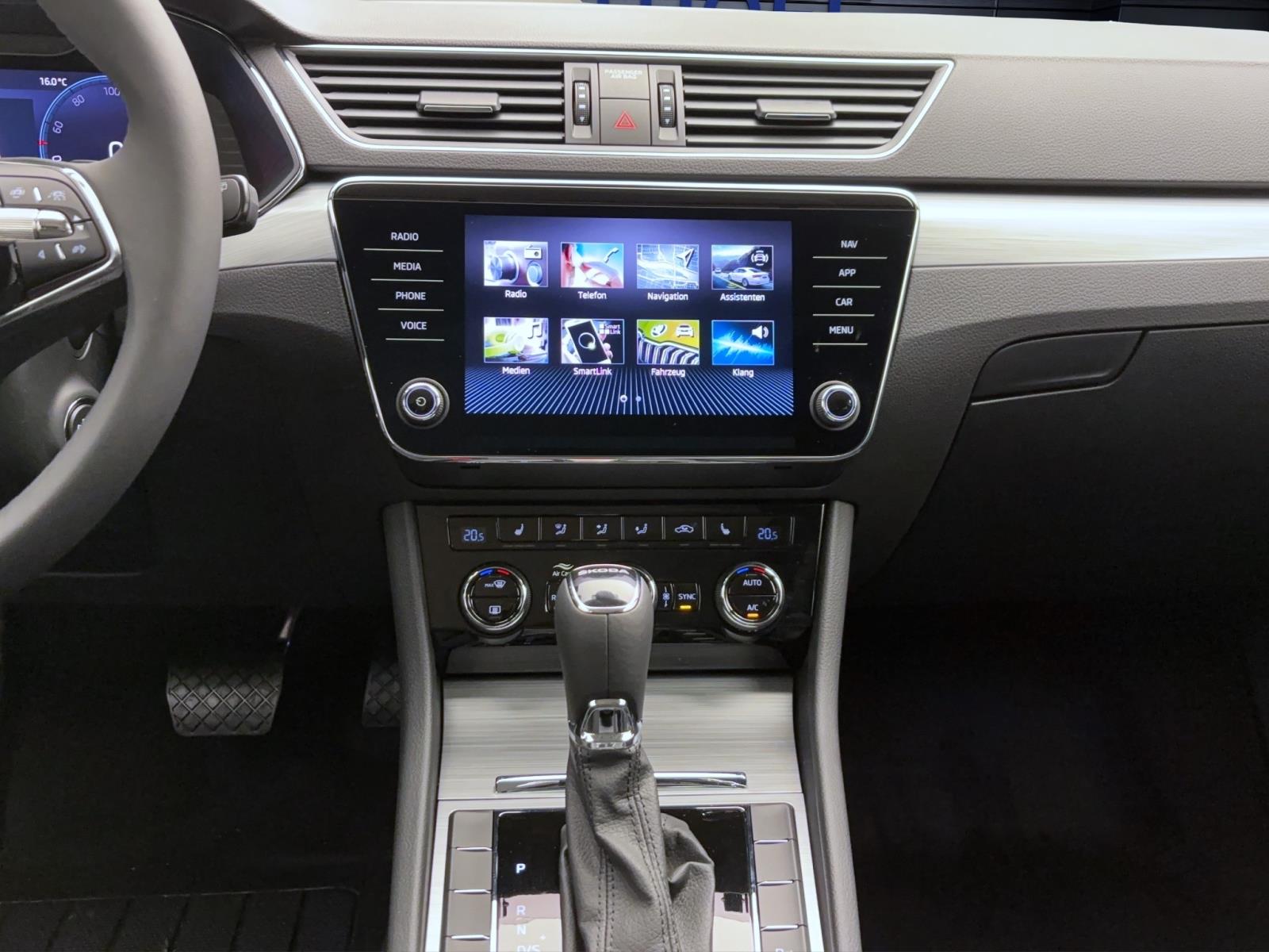 Skoda Superb COMBI AMBITIONDSG AHK NAV LED KAM PDC SMARTLINK
