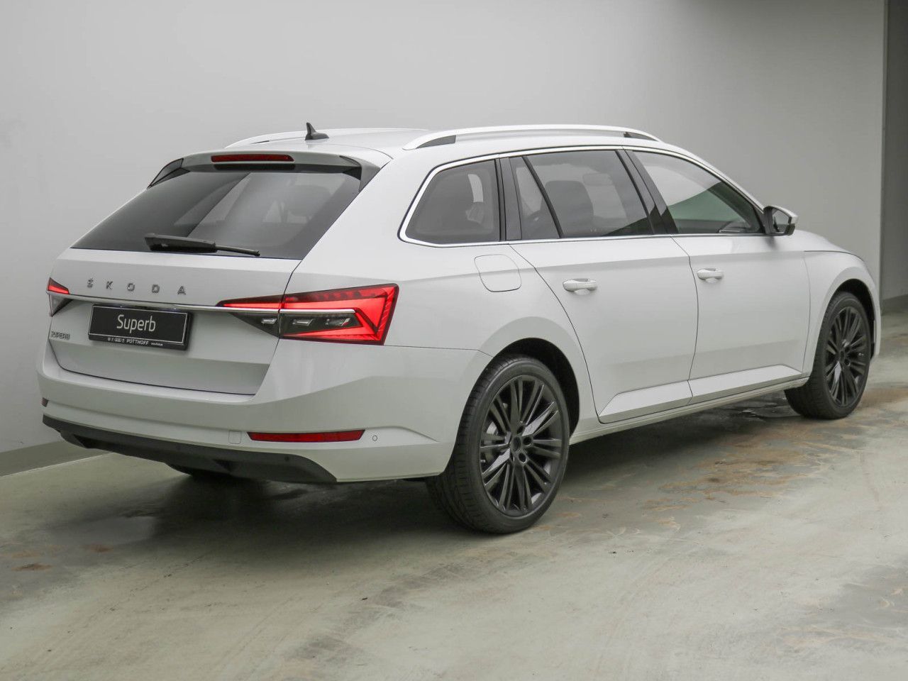 Skoda Superb COMBI STYLE 2.0 TDI DSG AHK MATRIX ACC 360°