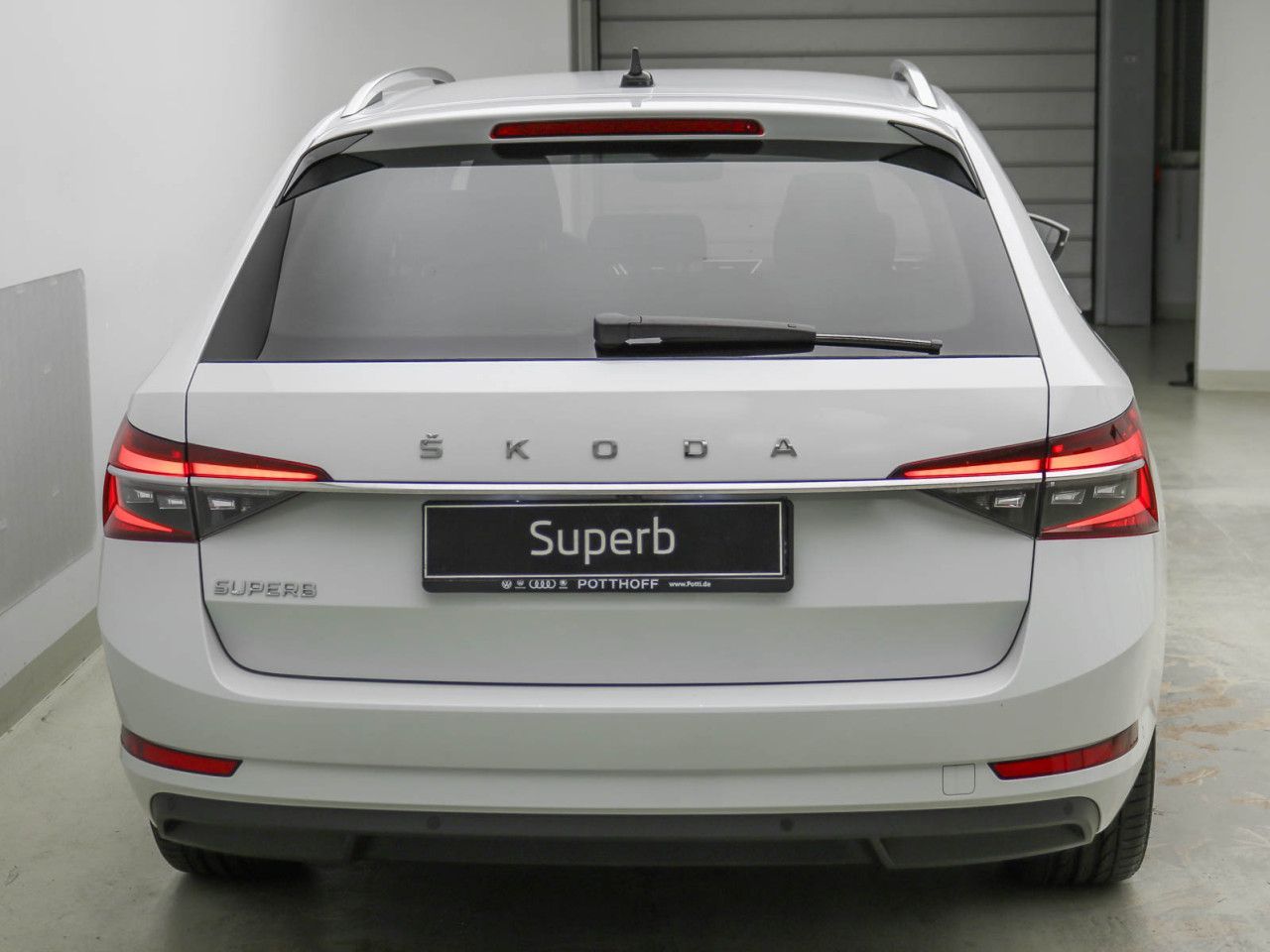 Skoda Superb COMBI STYLE 2.0 TDI DSG AHK MATRIX ACC 360°