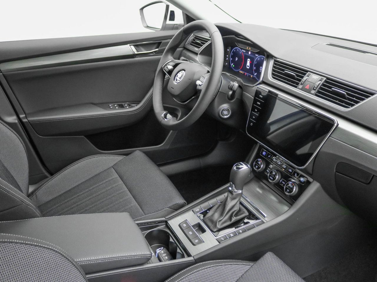 Skoda Superb COMBI STYLE 2.0 TDI DSG AHK MATRIX ACC 360°
