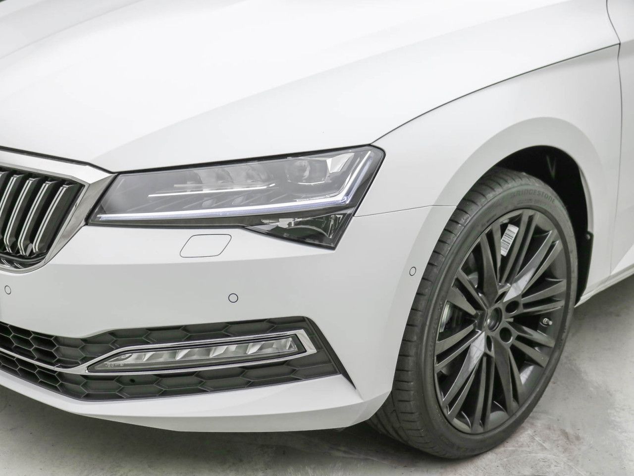 Skoda Superb COMBI STYLE 2.0 TDI DSG AHK MATRIX ACC 360°