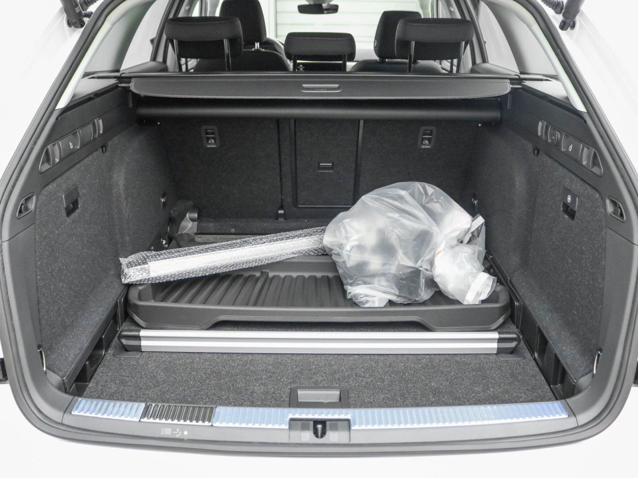 Skoda Superb COMBI STYLE 2.0 TDI DSG AHK MATRIX ACC 360°
