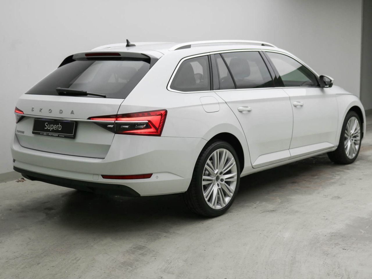 Skoda Superb COMBI STYLE 2.0 TDI DSG AHK MATRIX STANDH. ACC 360°