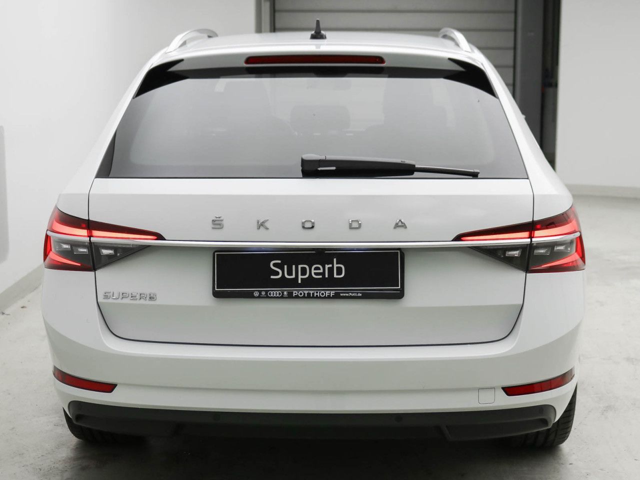 Skoda Superb COMBI STYLE 2.0 TDI DSG AHK MATRIX STANDH. ACC 360°