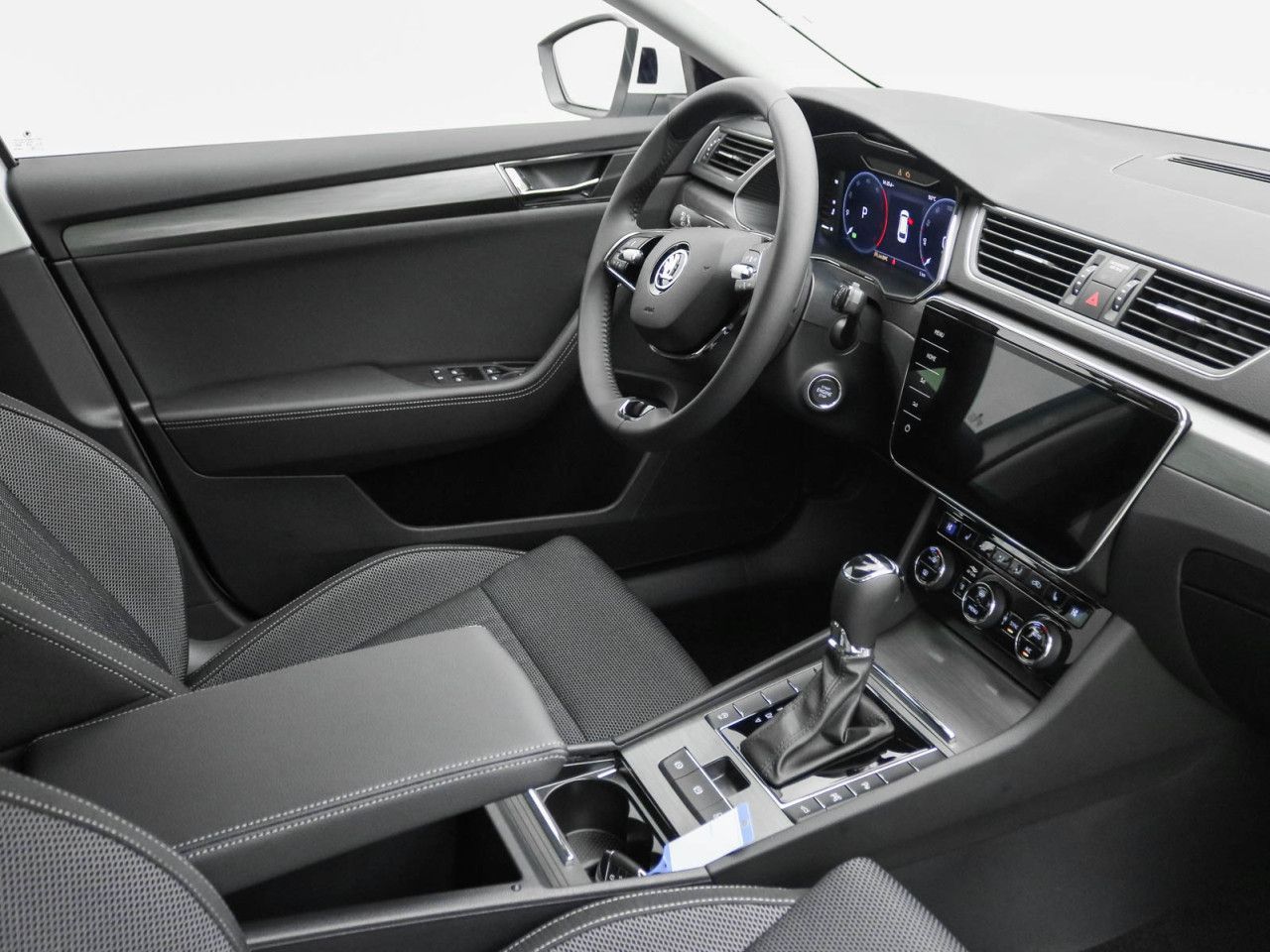 Skoda Superb COMBI STYLE 2.0 TDI DSG AHK MATRIX STANDH. ACC 360°