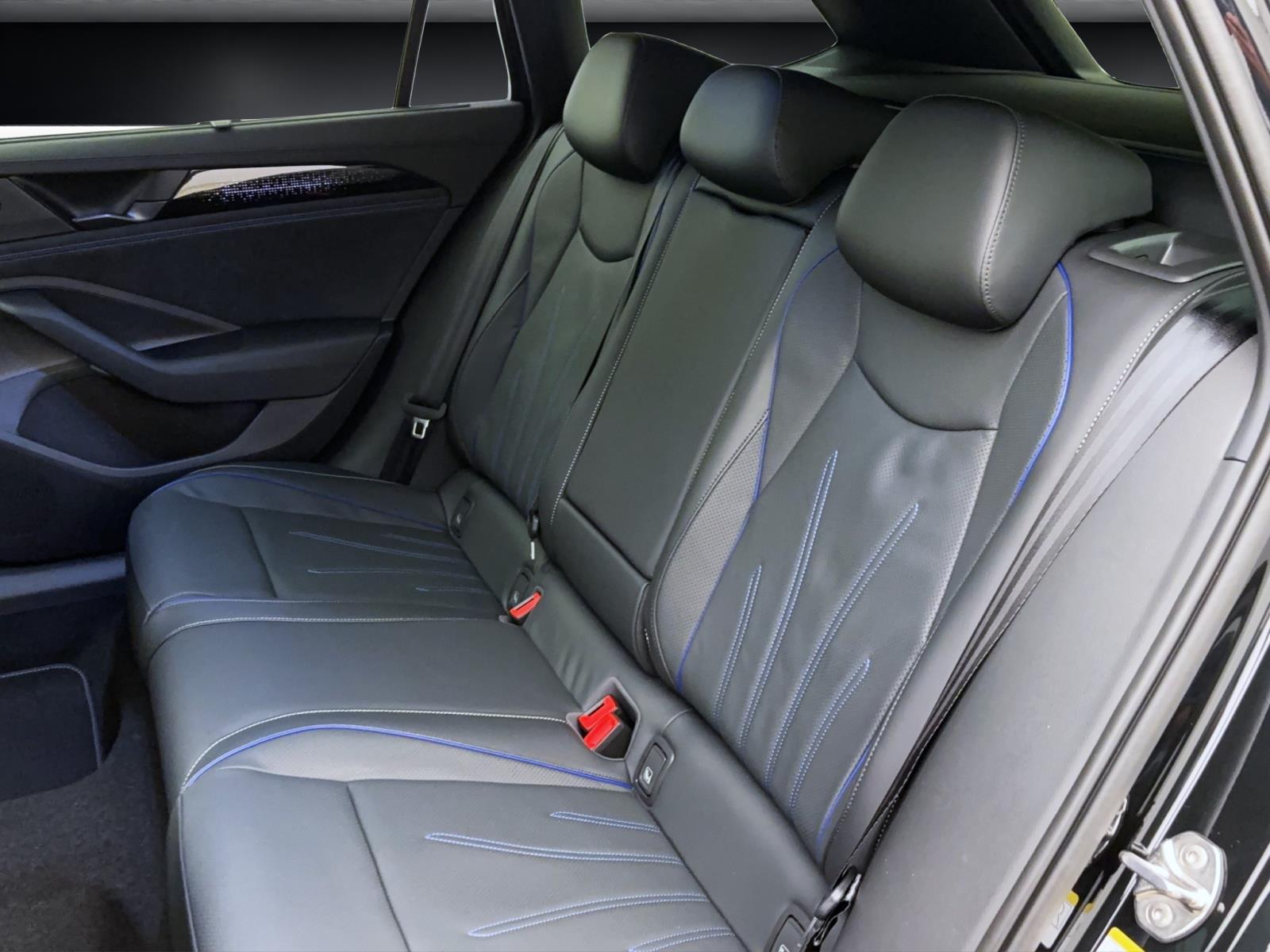 Volkswagen Passat Variant R-line 2.0 TDI SCR DSG