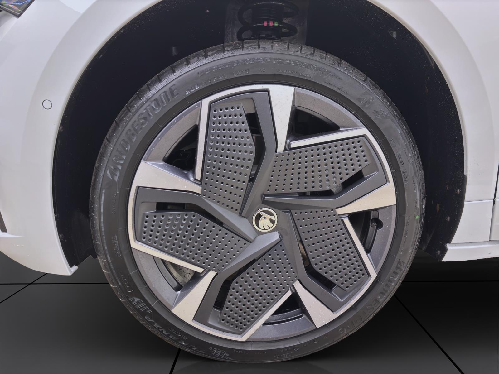 Skoda ENYAQ iV RS 4X4 MAXX AHK PANO 21 HEAD-UP CANTON NAV