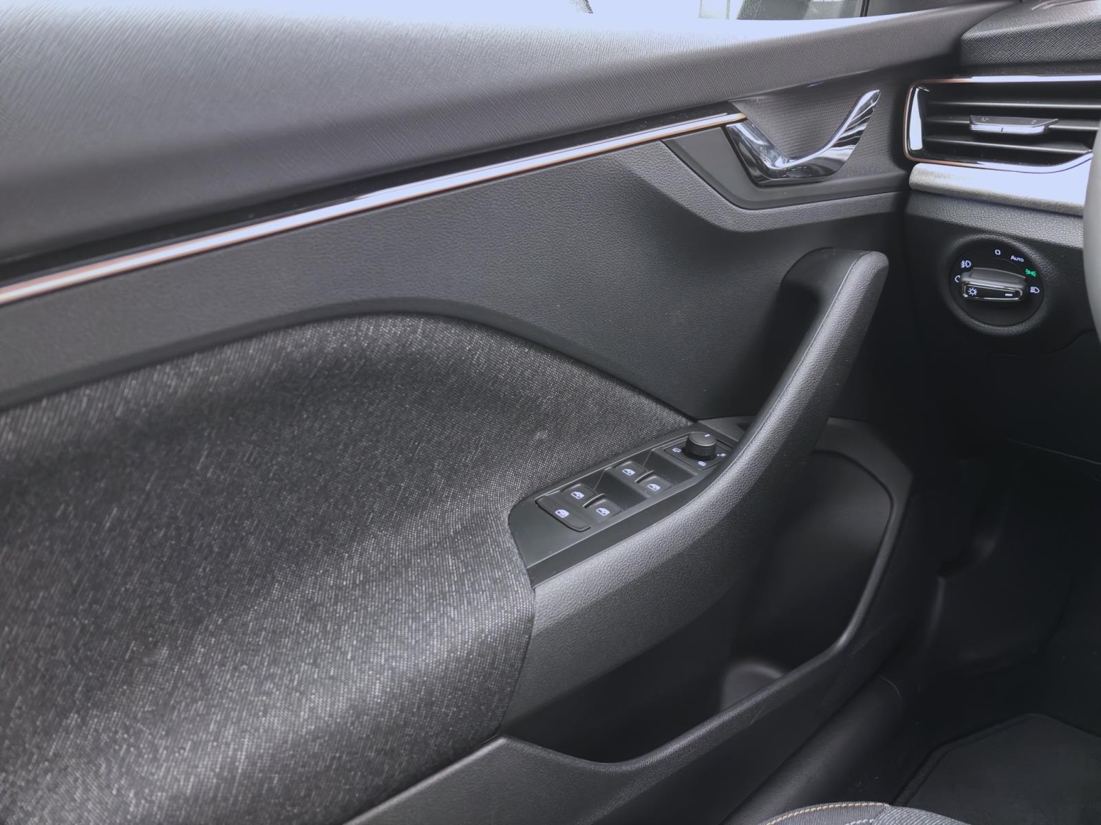 Skoda Kamiq DRIVE DSG AHK NAV KAM 17 MATRIX