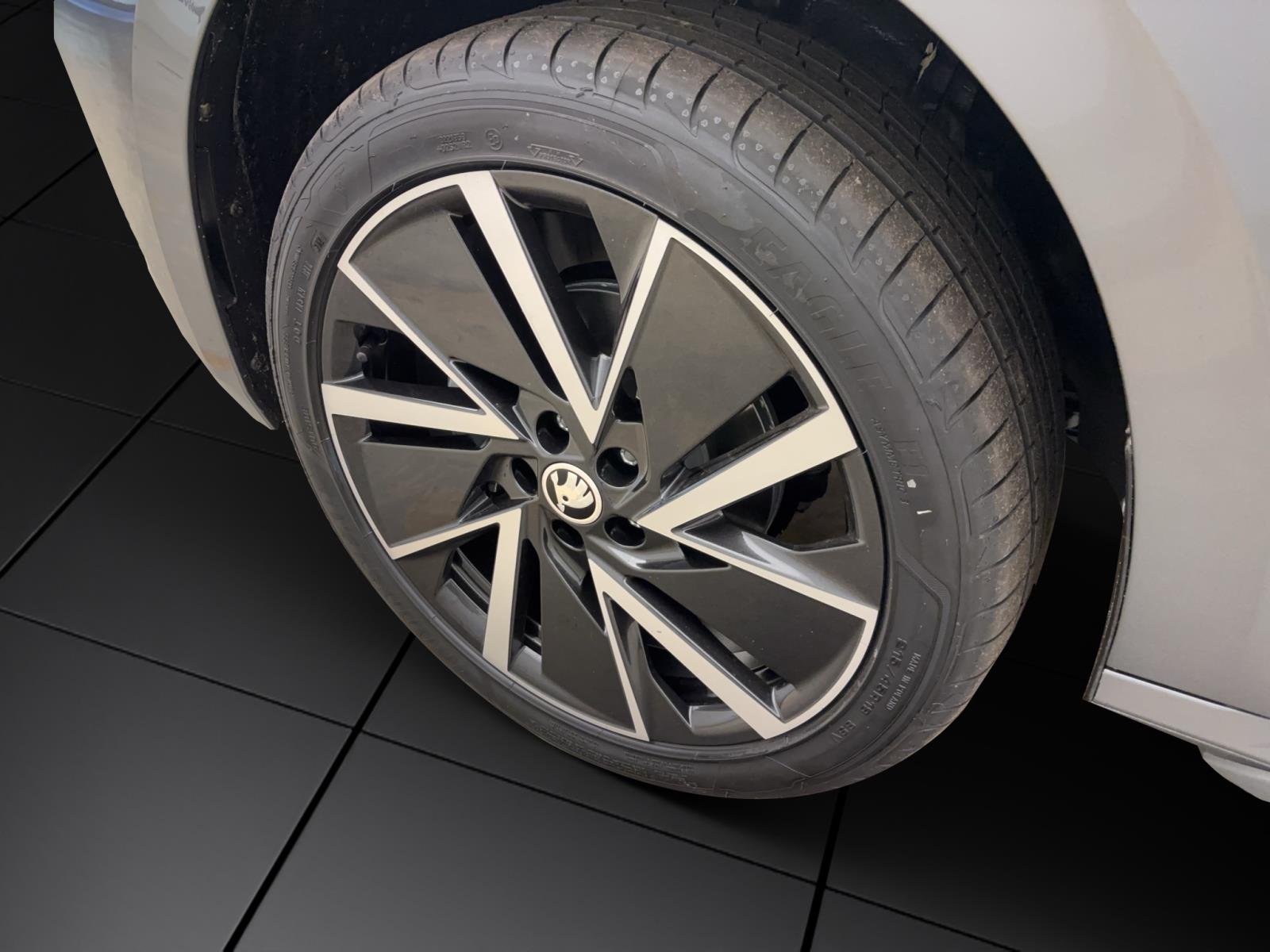 Skoda Kamiq DRIVE DSG AHK 18 NAV ACC KAM MATRIX SPORT-P.