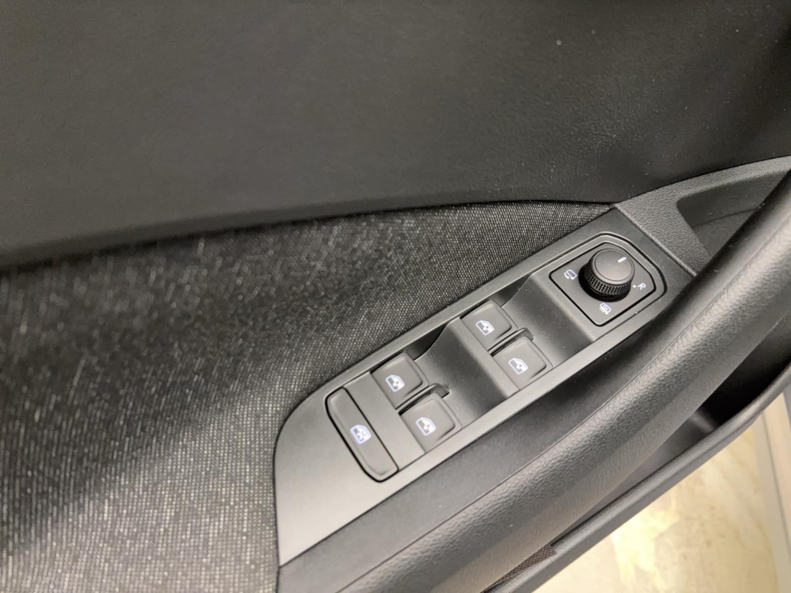 Skoda Kamiq DRIVE DSG AHK 18 NAV ACC KAM MATRIX SPORT-P.