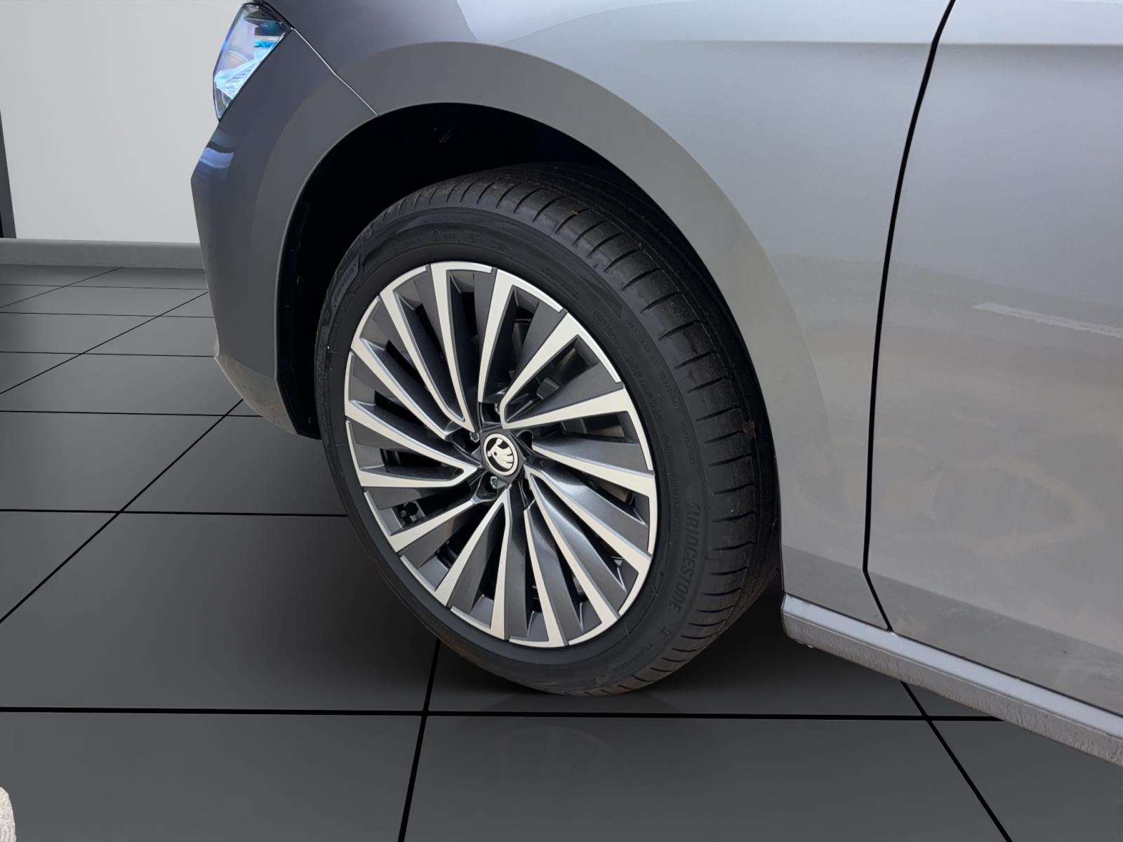 Skoda Superb COMBI L&K AHK NAV DCC KAM MATRIX CANTON