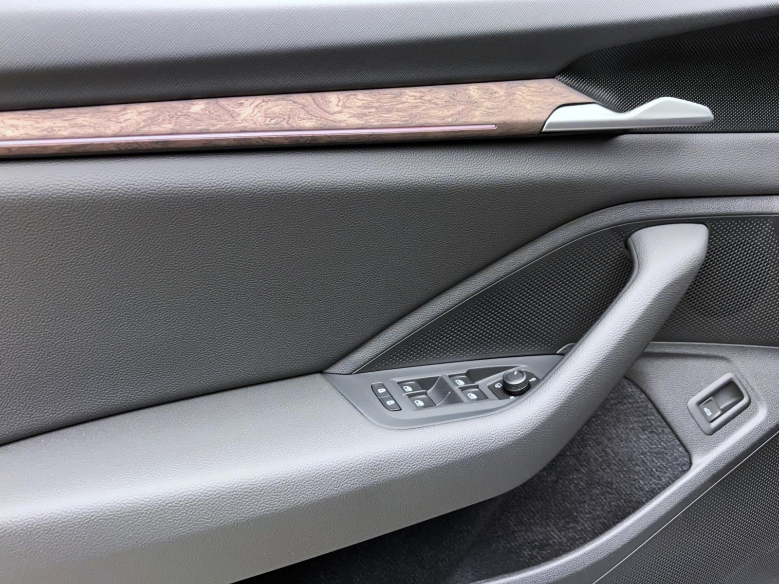 Skoda Superb COMBI L&K AHK NAV DCC KAM MATRIX CANTON