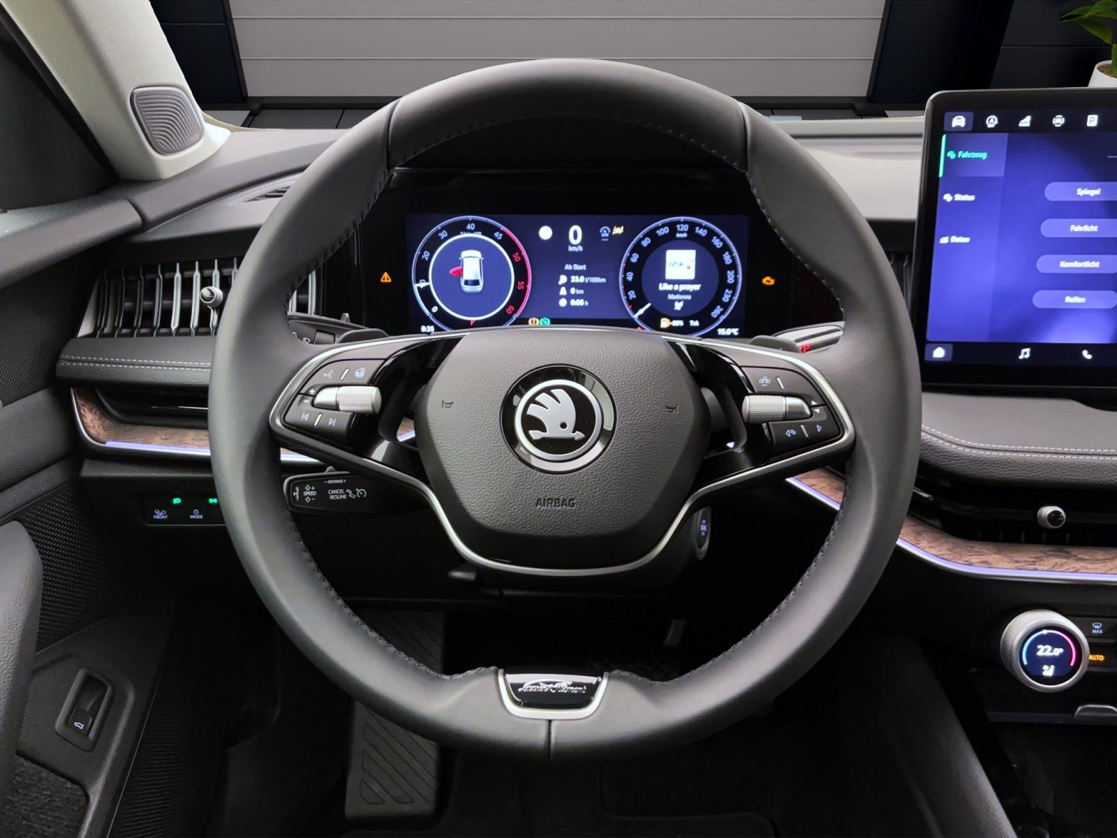 Skoda Superb COMBI L&K AHK NAV DCC KAM MATRIX CANTON