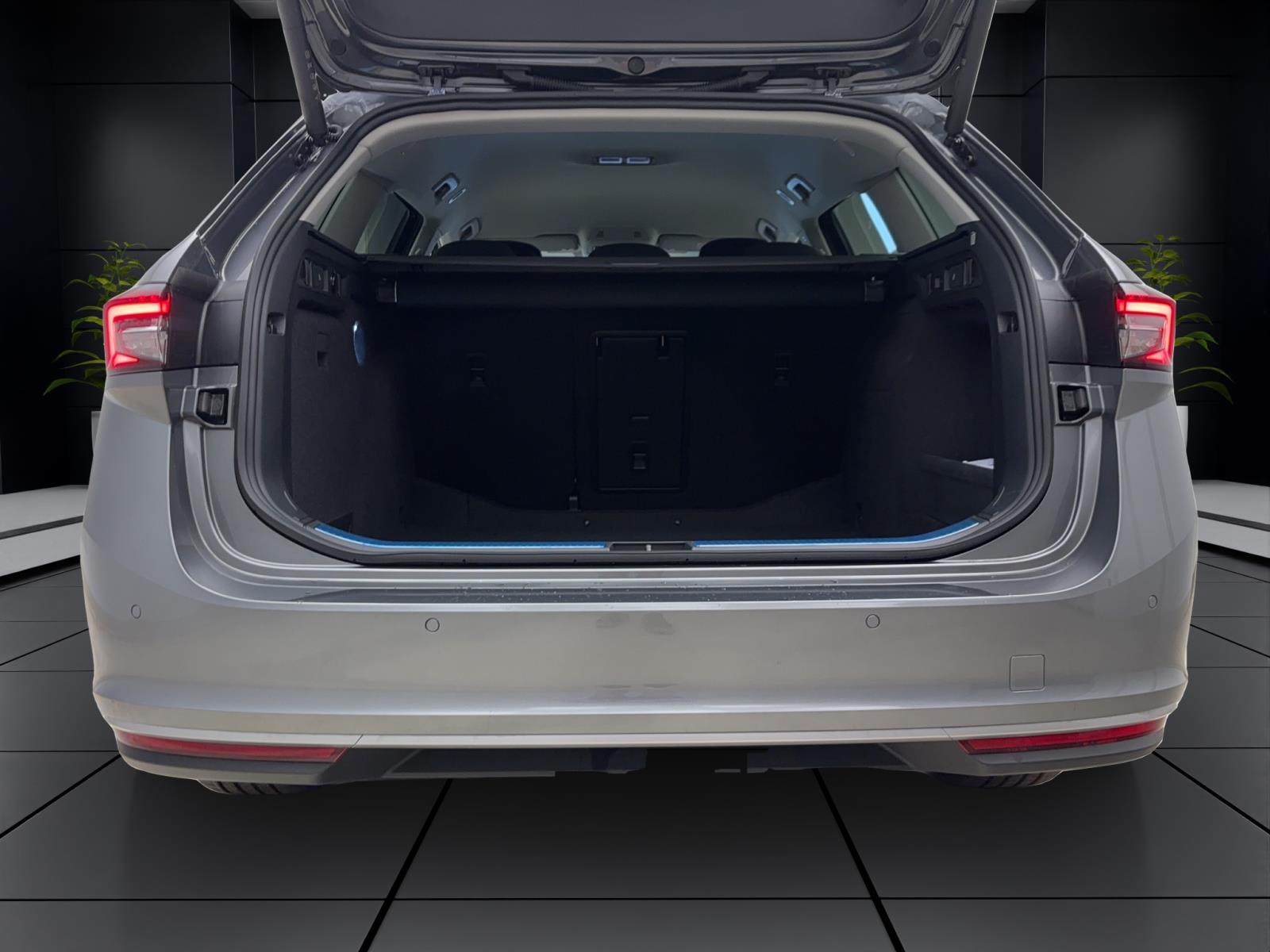 Skoda Superb COMBI L&K AHK NAV DCC KAM MATRIX CANTON