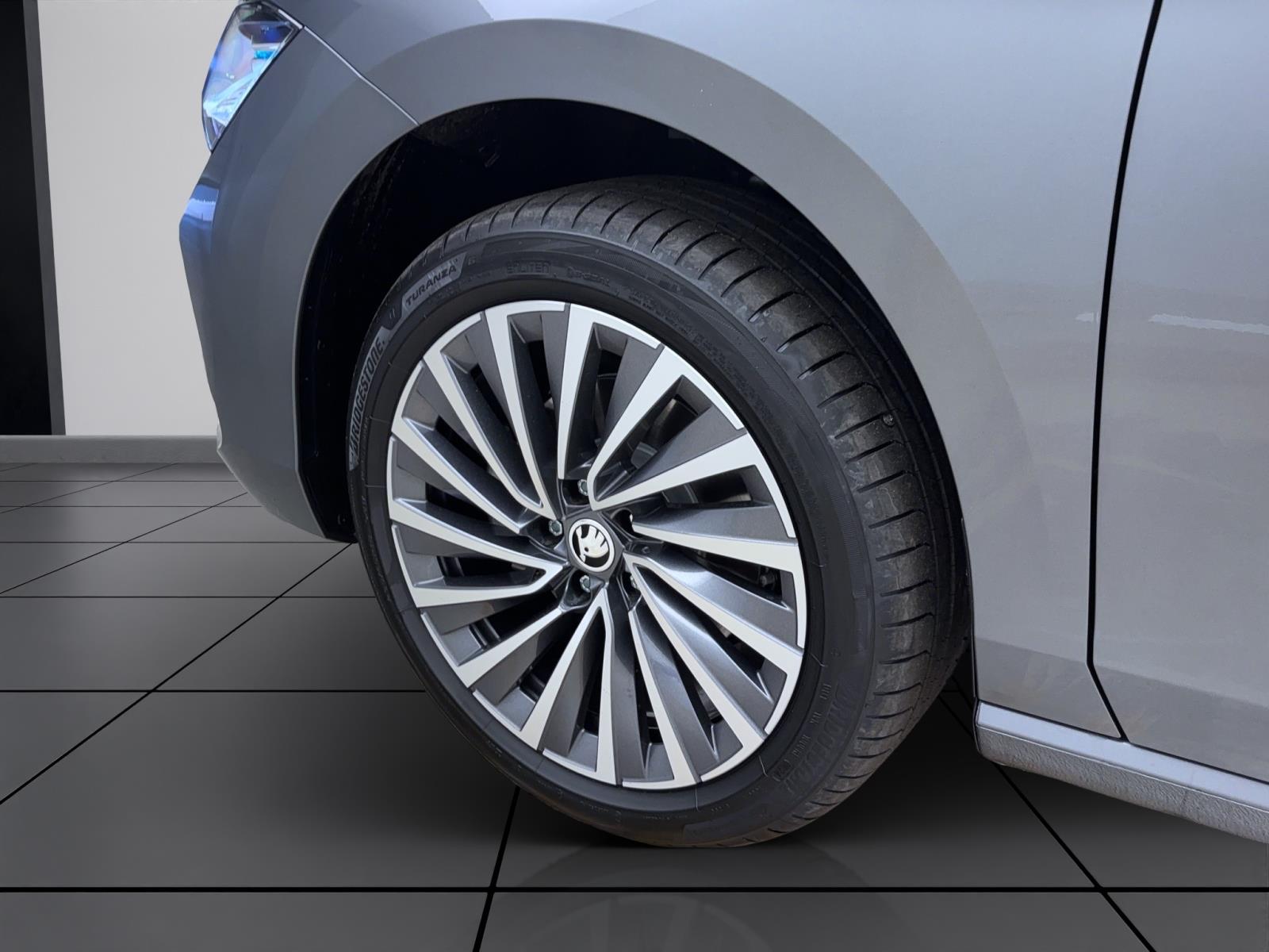 Skoda Superb COMBI L&K AHK NAV DCC KAM MATRIX CANTON
