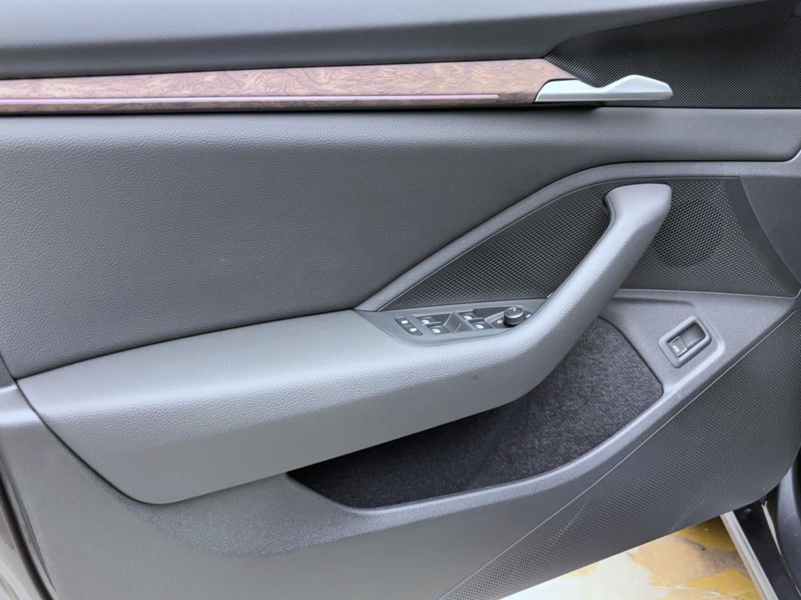 Skoda Superb COMBI L&K AHK NAV DCC KAM MATRIX CANTON