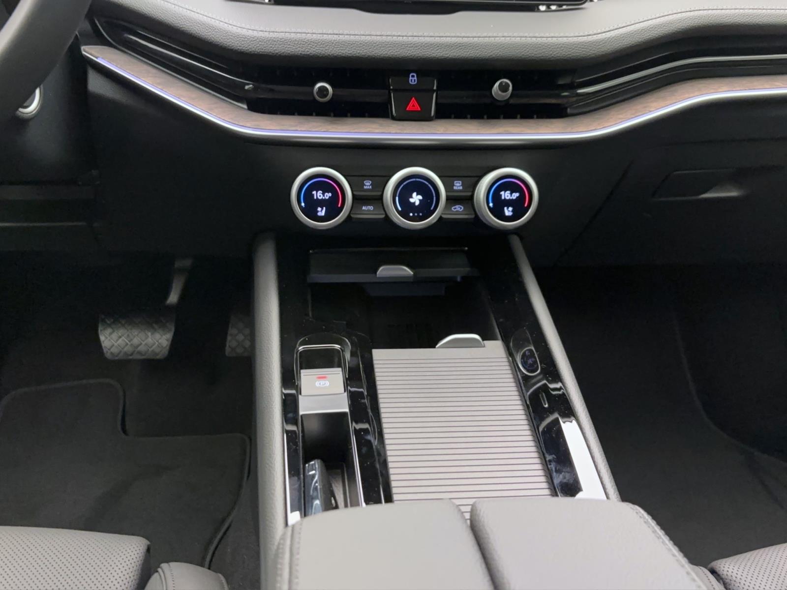 Skoda Superb COMBI L&K AHK NAV DCC KAM MATRIX CANTON