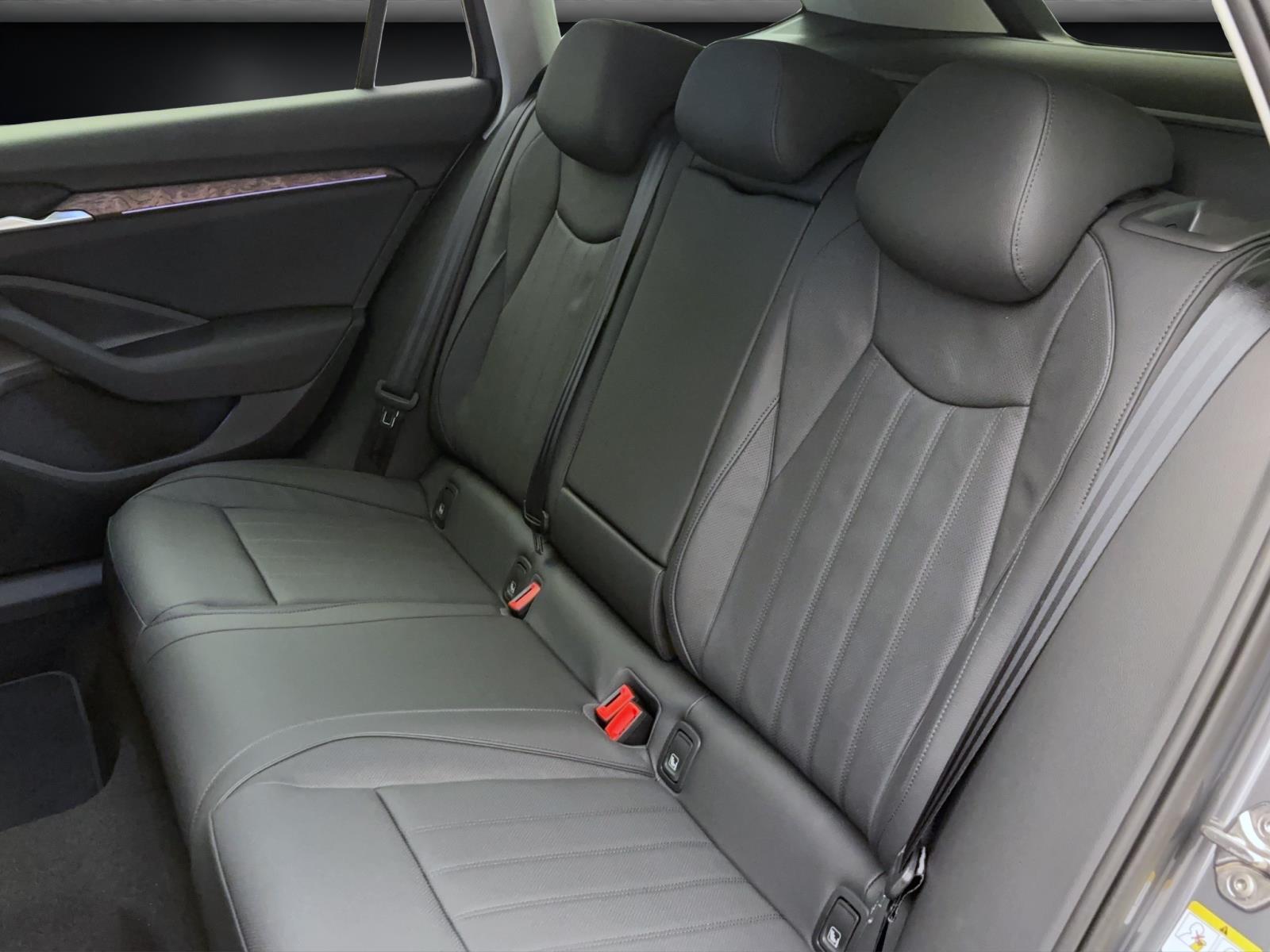 Skoda Superb COMBI L&K AHK NAV DCC KAM MATRIX CANTON