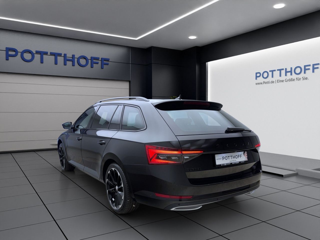 Skoda Superb COMBI SPORTLINEAHK STANDH PANO 360°-KAM MATRIX VOLL!!!