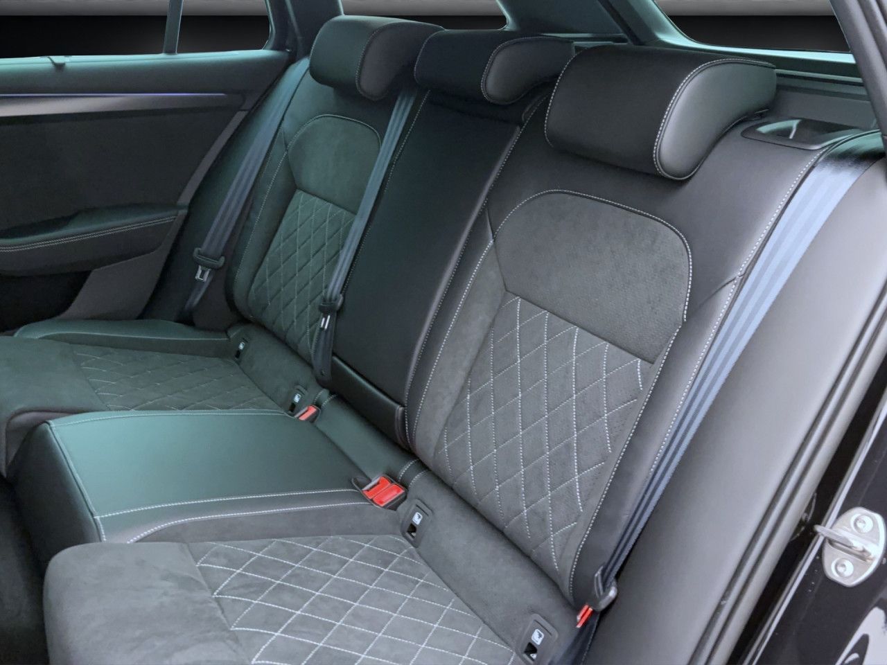 Skoda Superb COMBI SPORTLINEAHK STANDH PANO 360°-KAM MATRIX VOLL!!!