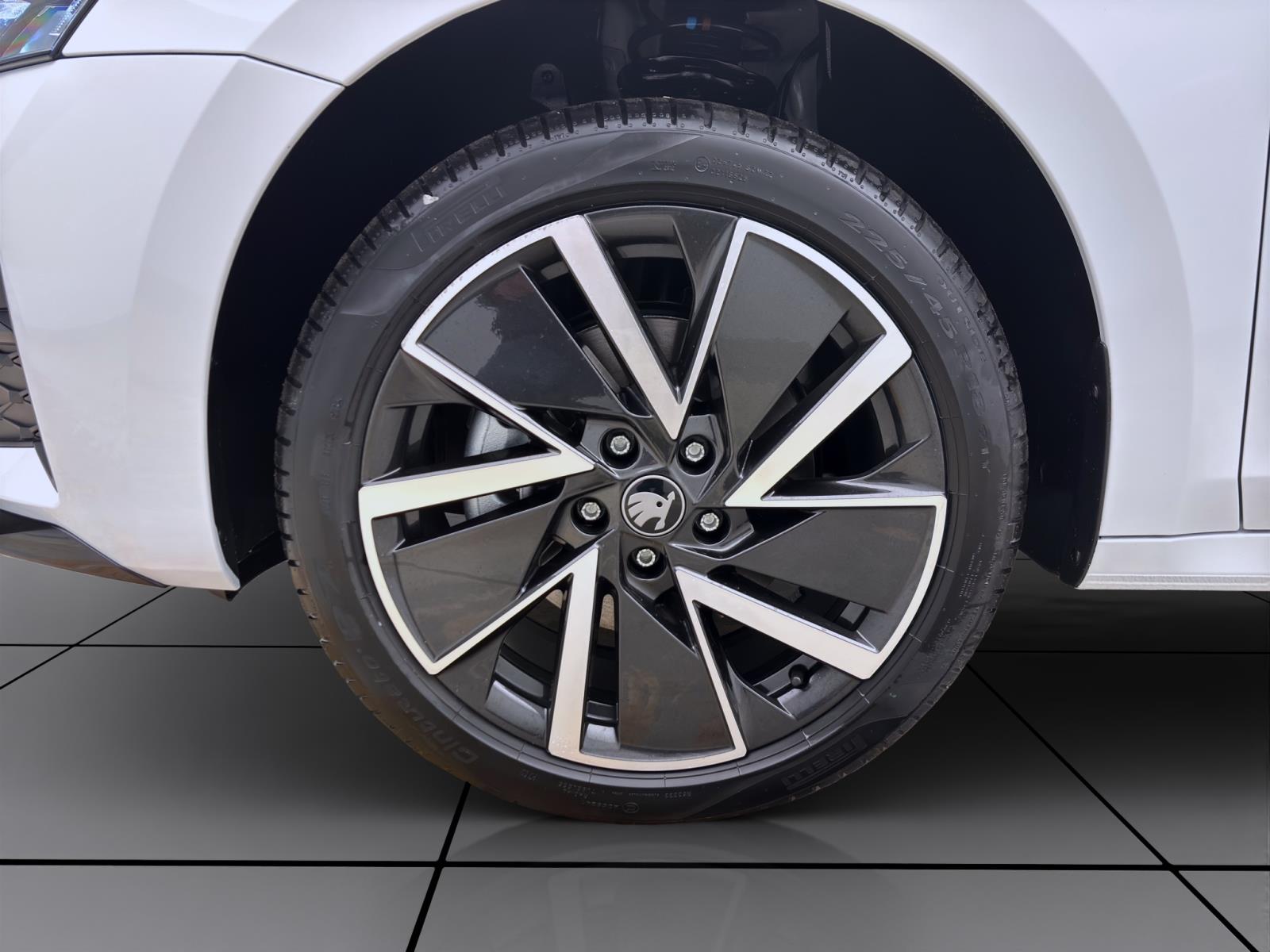 Skoda Octavia COMBI SPORTLINE DSG AHK STANDH pACC DCC HEAD-UP CANTON